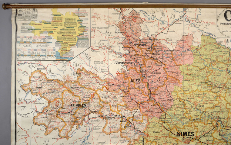 Carte du Gard physique , politique , économique