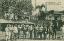 Troupes gardant les forges pendant la grève des mineurs