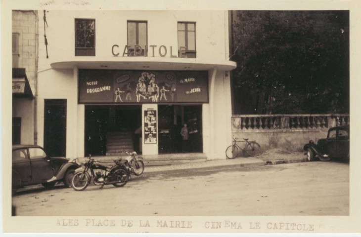 Cinéma le Capitole, place de l'hôtel de ville