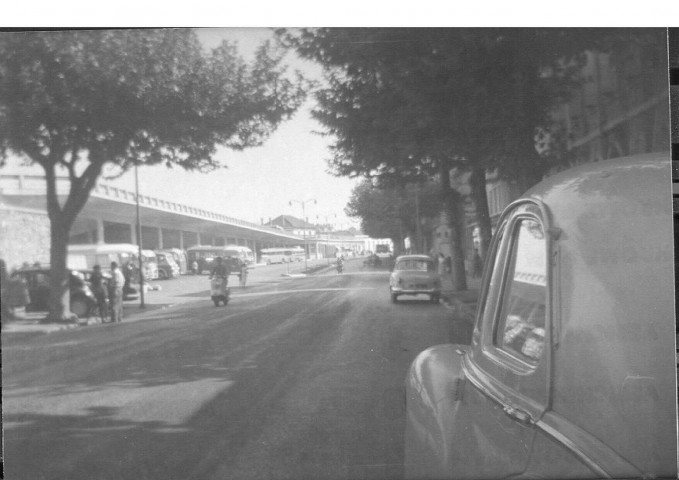 Gare routière, avenue de la gare, rue Albert 1er, place général Leclerc, pompes à essence Esso