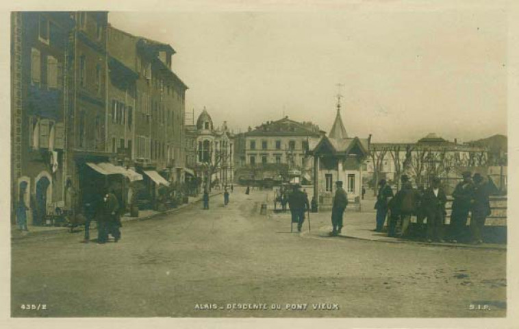 Place Gabriel Péri. Descente du Pont Vieux