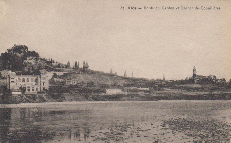 Bords du Gardon et rocher de Conilhères