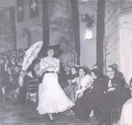 Alès. Bal de la soie. Défilé des mannequins