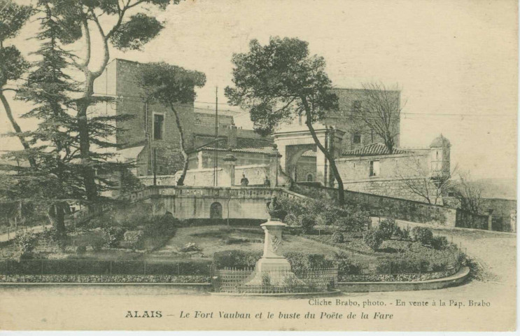 Le Fort Vauban et le buste du poète de la Fare