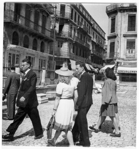 Nîmes. Sortie de la Maison Carrée