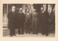 Photo de groupe avec cinq hommes en costume, cravate. M. Secrétain au centre, M. Soulier à l'extrême droite
