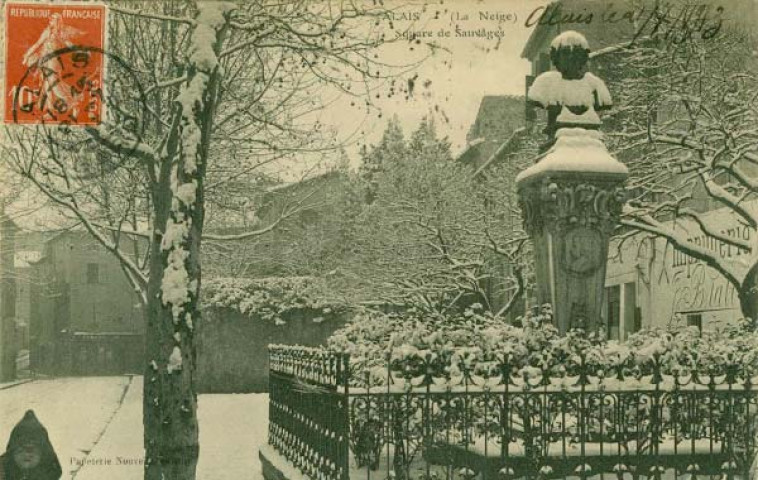 Square et statue abbé de Sauvages