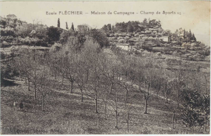 Ecole Fléchier. Maison de campagne. Champ de sports