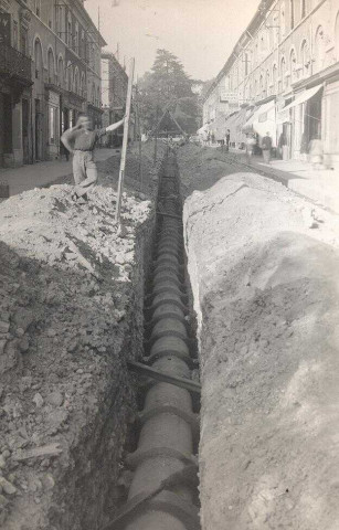 Rue Albert 1er : Pose d'une canalisation