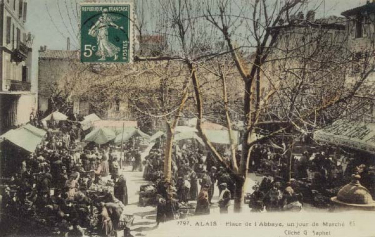 Place de l'Abbaye un jour de marché
