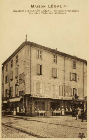 La place de l'Abbaye et la rue de la République