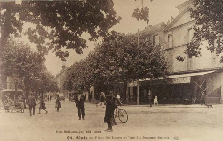 Place du lycée et rue du docteur Serre