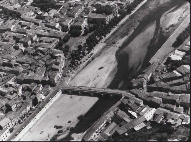 Quais du Gardon, pont Vieux 