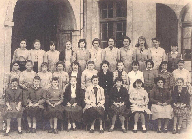 Photo de classe du collège de Jeunes Filles