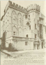 Restauration de l'ancienne auberge du Coq Hardi avec l'escalier et le porche des casernes Louis XIII