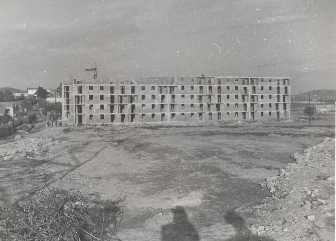 Clavières. H.L.M.