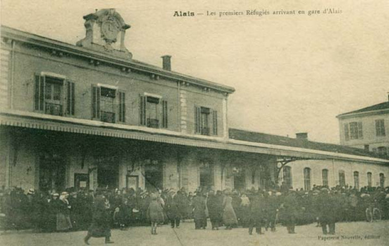 Les premiers Réfugiés arrivant en gare d'Alais
