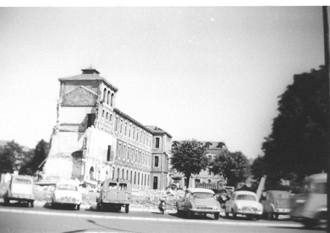 Lycée Jean-Baptiste Dumas avant et pendant sa démolition. Gros plan sur la rotonde