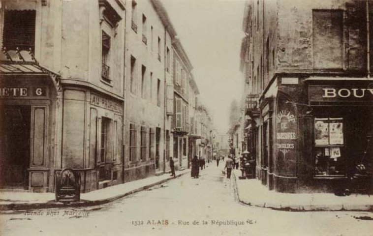 A. Bouvier chaussures, angle rue Saint-Vincent et rue de la République