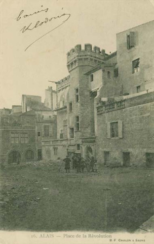 Place de la Révolution. Hôtel du Coq Hardi