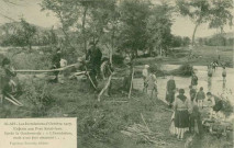 Inondations du 16 octobre 1907. Les enfants aux Prés Saint-Jean