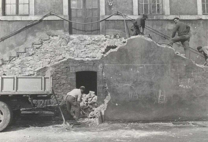 Démolition de l'escalier de la gare de Tamaris