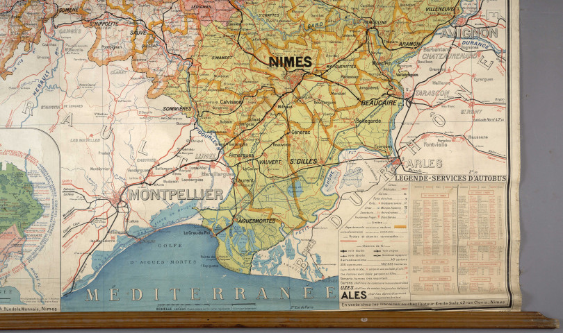 Carte du Gard physique , politique , économique