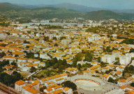 Vue aérienne. Vue générale et les arènes