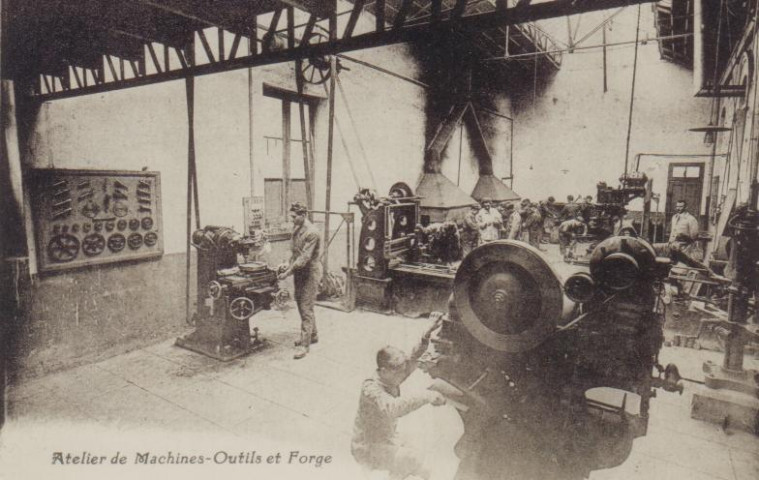 Ecole professionnelle. Atelier de machines-outils et forges