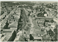 Vue aérienne. Place Henri Barbusse et palais de justice boulevard Louis Blanc