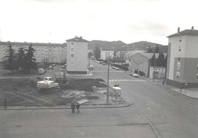 D.S.Q : Quartier des Près Saint-Jean : Aménagement de la place centrale (maquette et travaux)