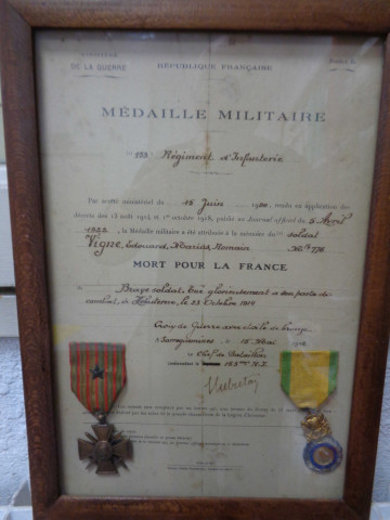 Médaille militaire 153e Régiment d'Infanterie au soldat Vigne Edouard Marius Romain Mort pour la France