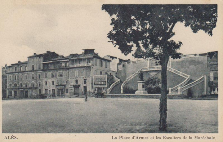Place d'armes et escalier de la Maréchale