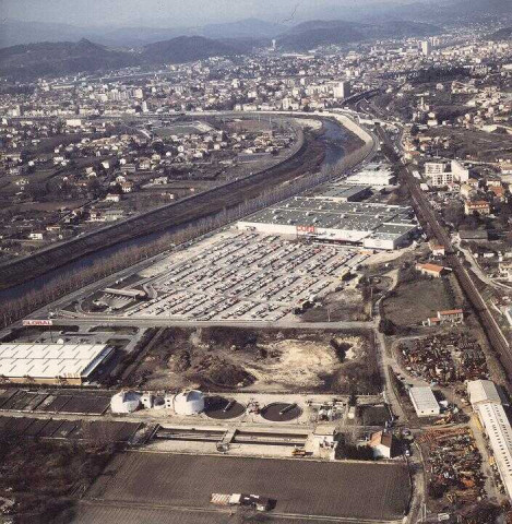 Quai du Mas d'Hours, Cora, Global, la station d'épuration 