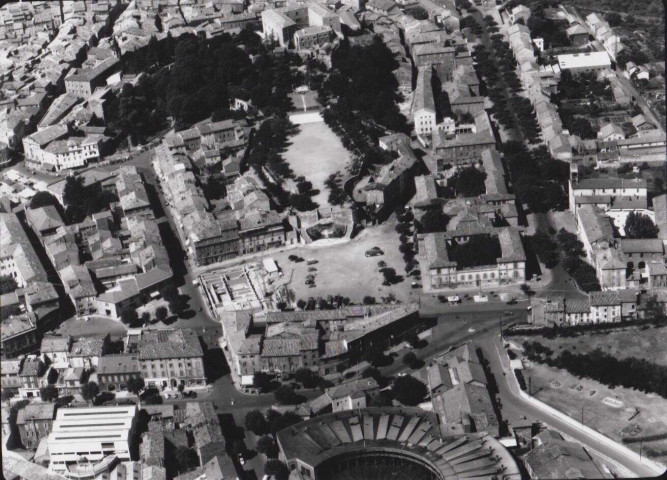 Le jardin du Bosquet, la Maréchale, l' ancien hôpital rue Albert 1er, la Rotonde