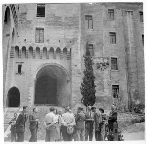 Avignon. Cour intérieure du Palais des Papes