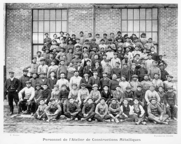 Personnel de l'atelier des constructions métalliques