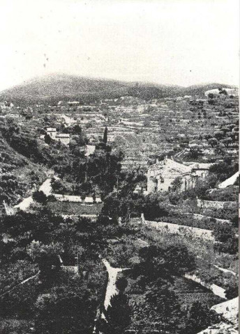 Route et églisette de Saint-Jean-du-Pin