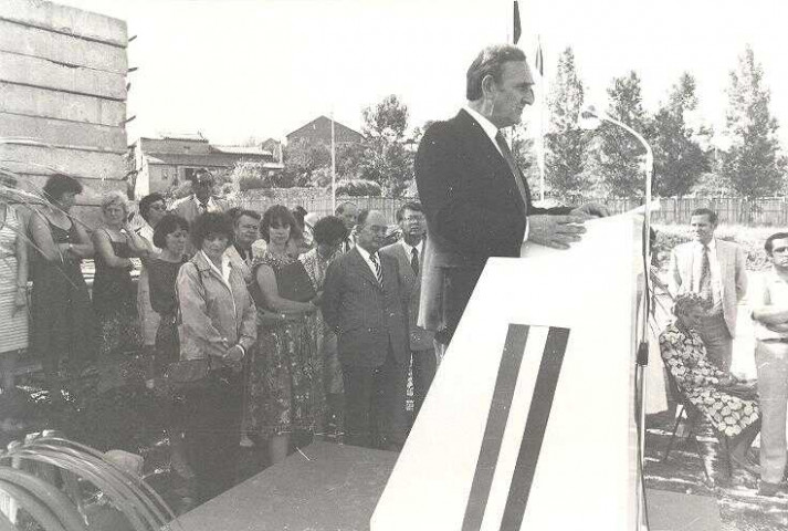 Marcel Rigout, ministre communiste de la formation professionnelle, en visite au Centre de Formation des Apprentis (C.F.A.), en présence de Roger Roucaute, Adrienne Horvath, Daniel Verdelhan