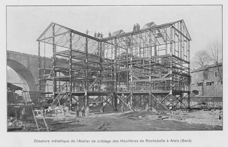 Ossature métallique de l'atelier de criblage des Houillères de Rochebelle à Alais (Gard)