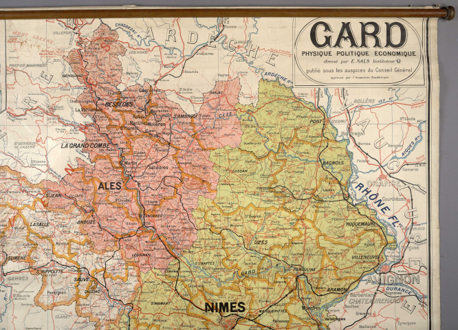 Carte du Gard physique , politique , économique