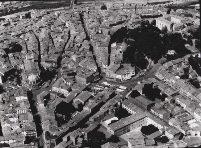 Cathédrale Saint-Jean, rue Saint-Vincent, rue d'Avéjan, place de l'Hôtel de Ville, Bosquet, Fort Vauban