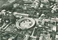 Vue aérienne. Les arènes